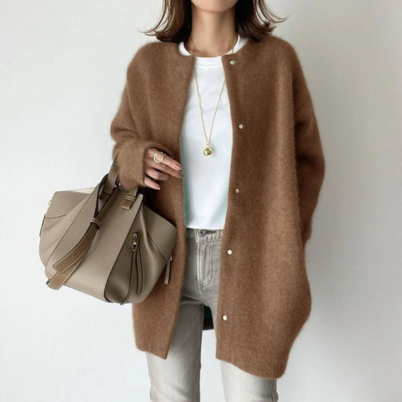 Luxury Knitwear Cardigan, Sophisticated Single-Breasted Design in Solid Tone, Timeless Women’s Seasonal Piece