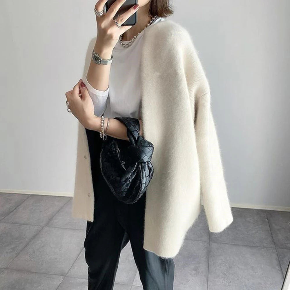 Luxury Knitwear Cardigan, Sophisticated Single-Breasted Design in Solid Tone, Timeless Women’s Seasonal Piece